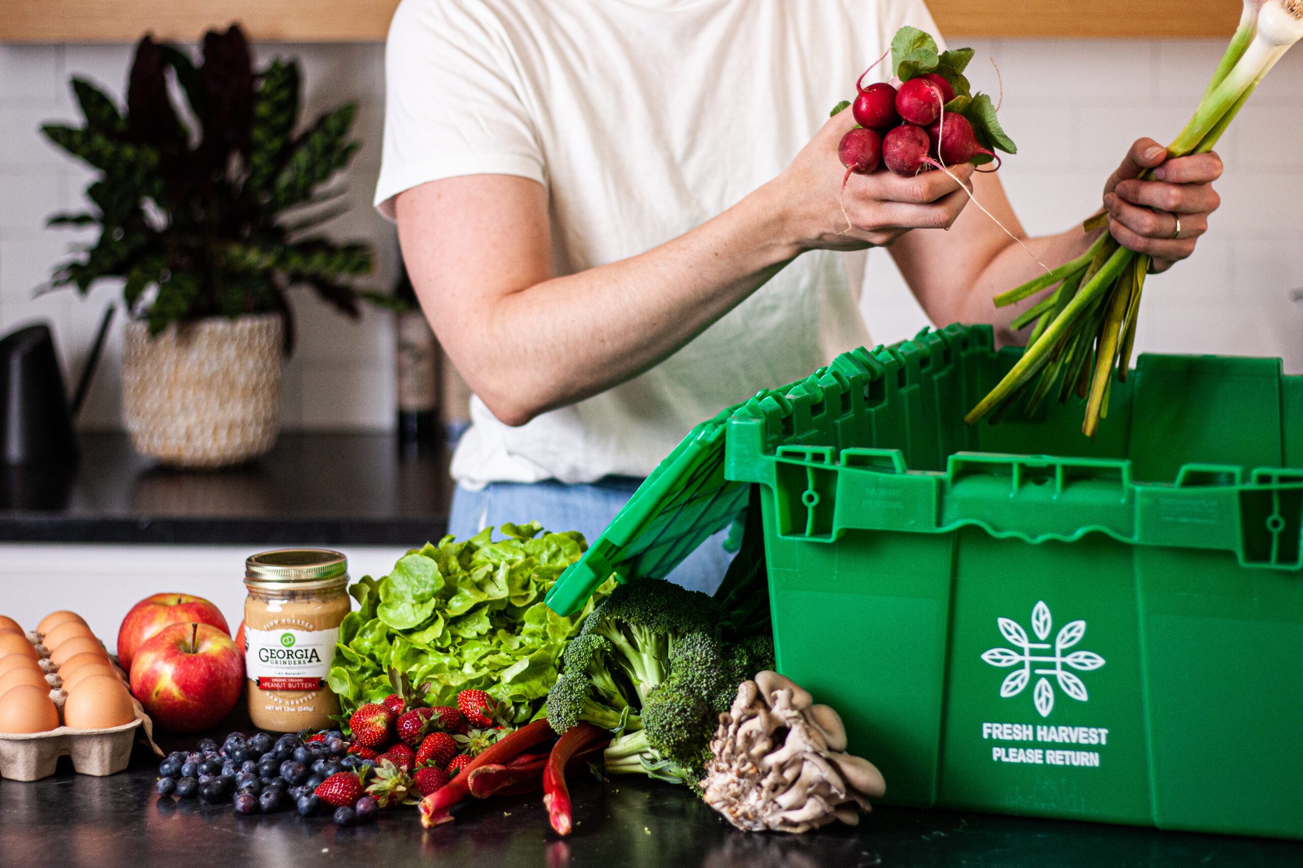 Unboxing a Fresh Harvest Local Food Delivery